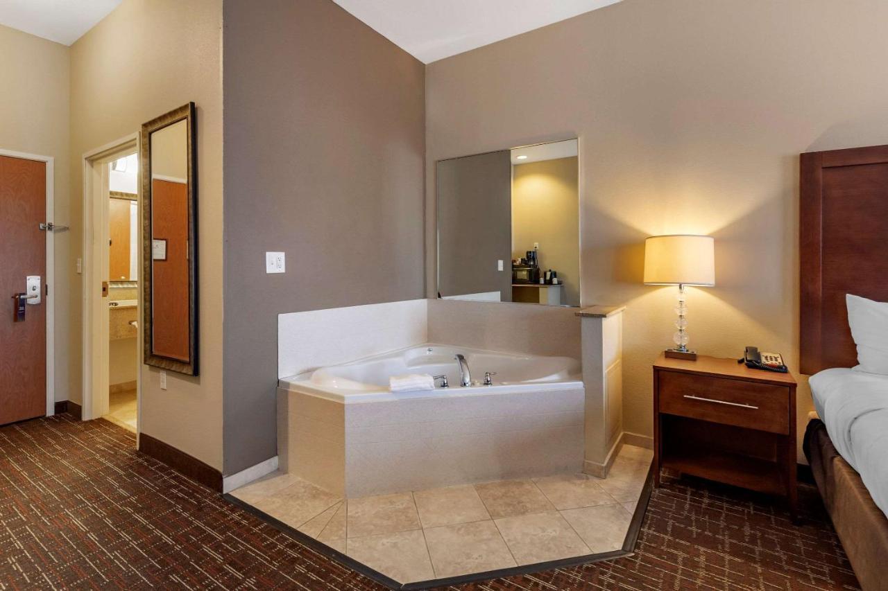 Hotel Comfort & North Near I-40