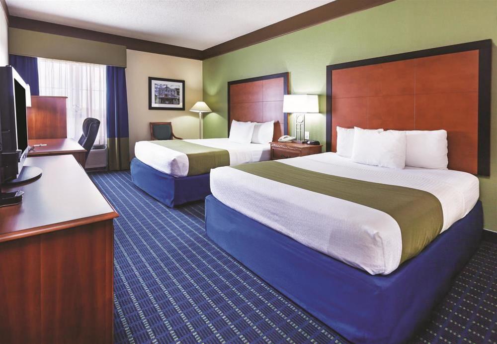 Hotel Comfort & North Near I-40 3*