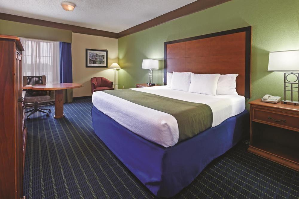 Hotel Comfort & North Near I-40