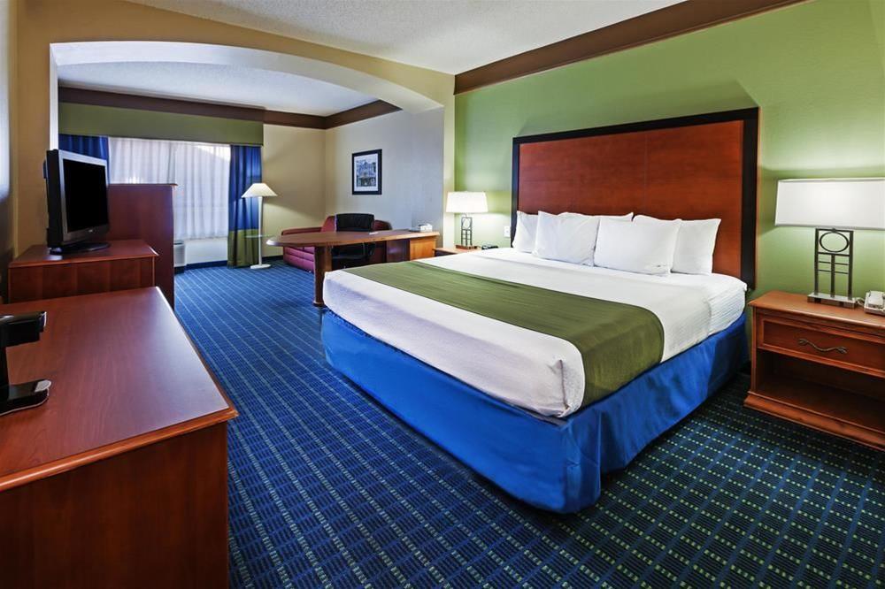 Comfort & North Near I-40 Hotel 3*