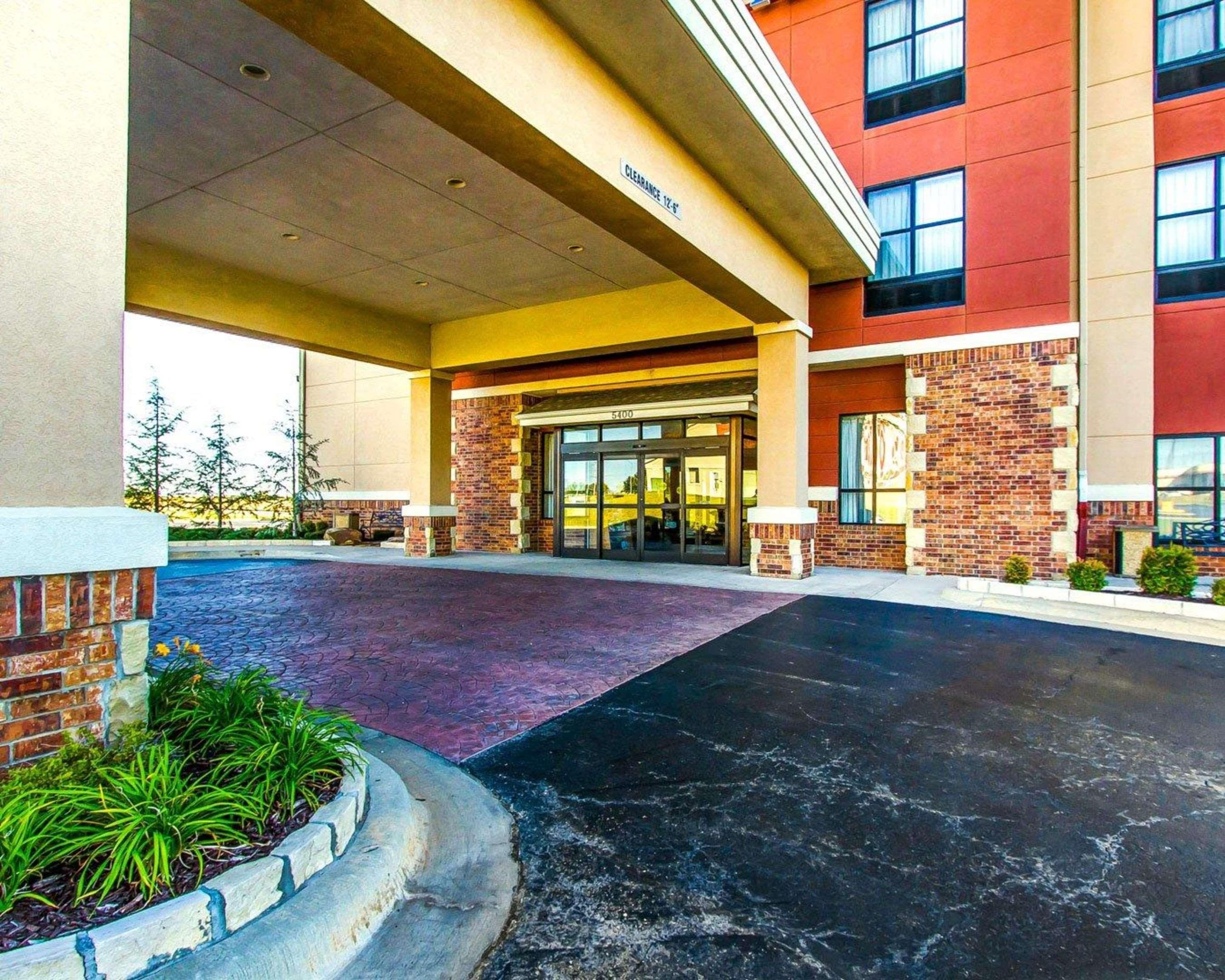 Comfort & North Near I-40 Hotel Shawnee
