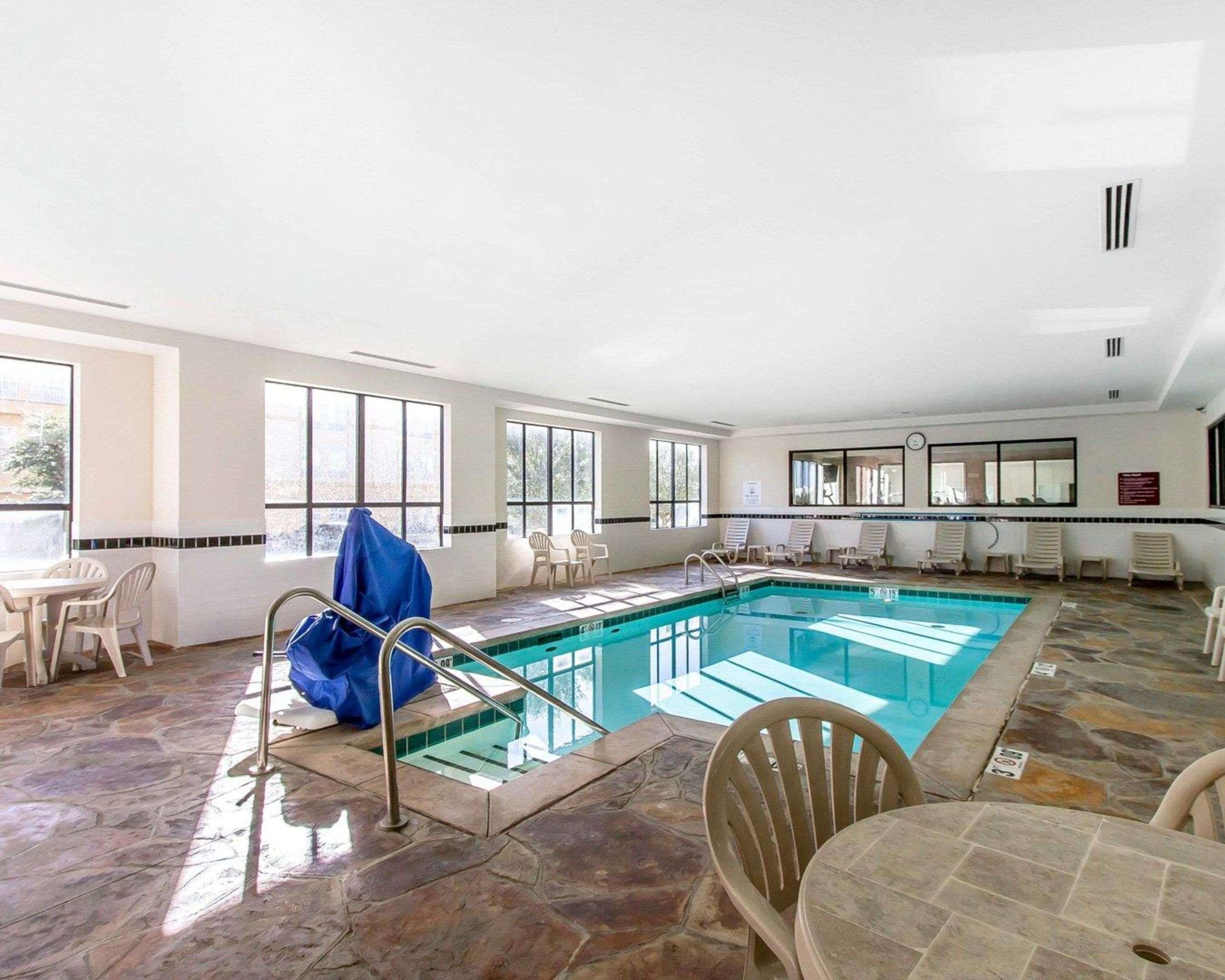 Comfort & North Near I-40 Hotel 3*