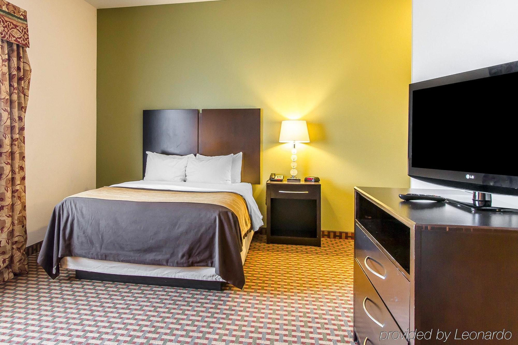 Hotel Comfort & North Near I-40 Shawnee